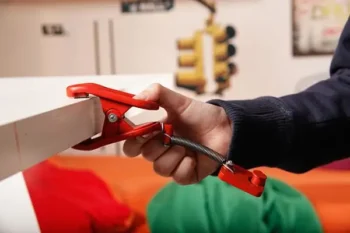 chrono-bomb-wyscig-z-czasem-ep02255-1