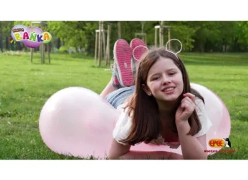 megabanka-zabawa-dziewczynka